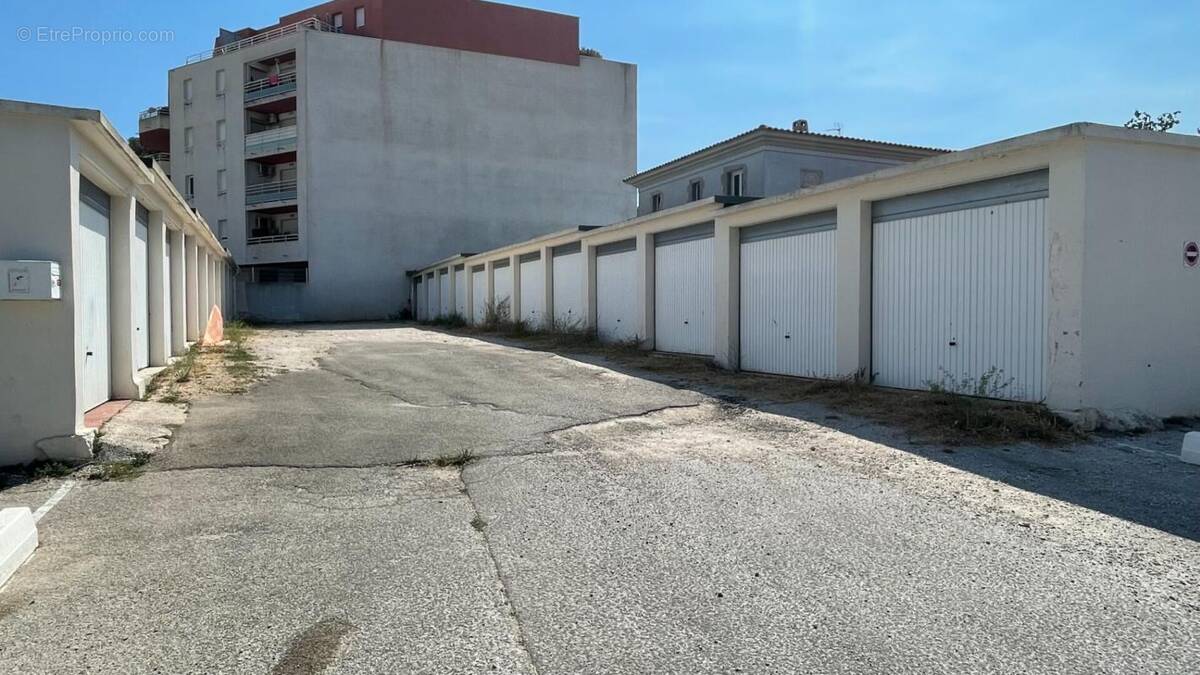 Parking à LA SEYNE-SUR-MER