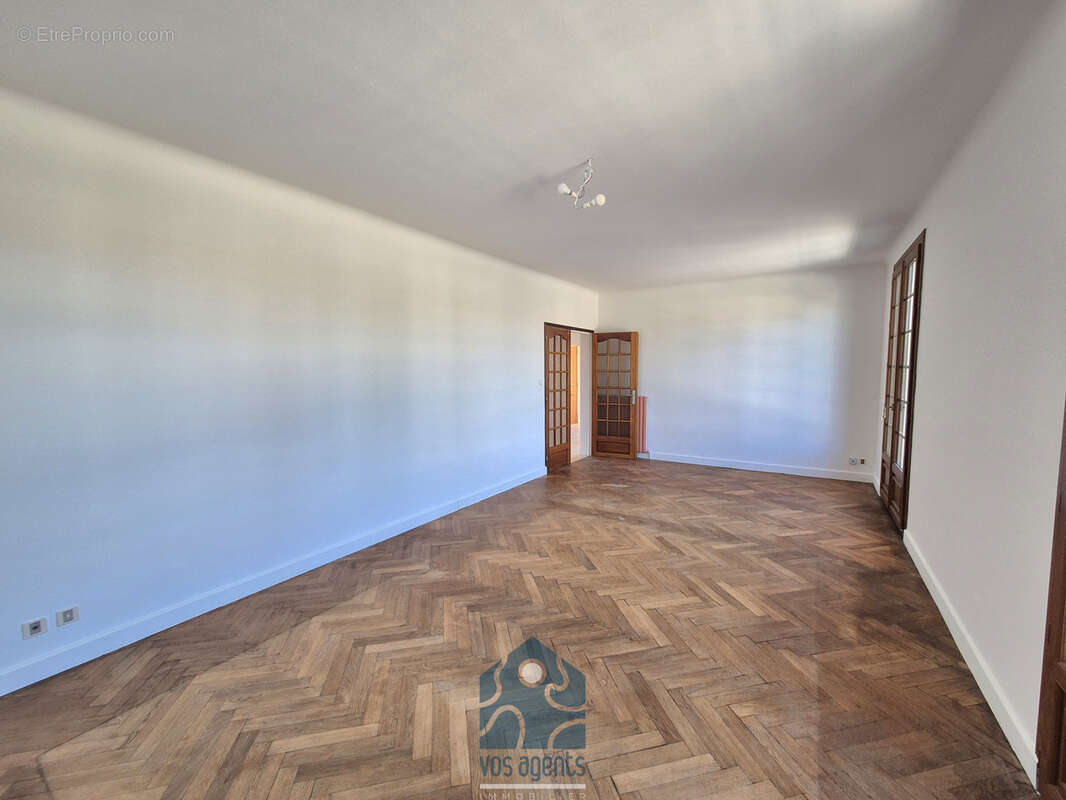 Maison 7 pièces avec balcon et garage - photo 5