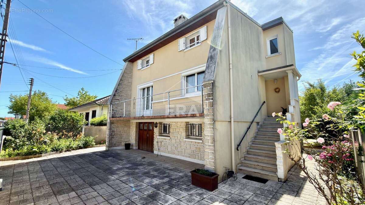 Maison à JUVISY-SUR-ORGE