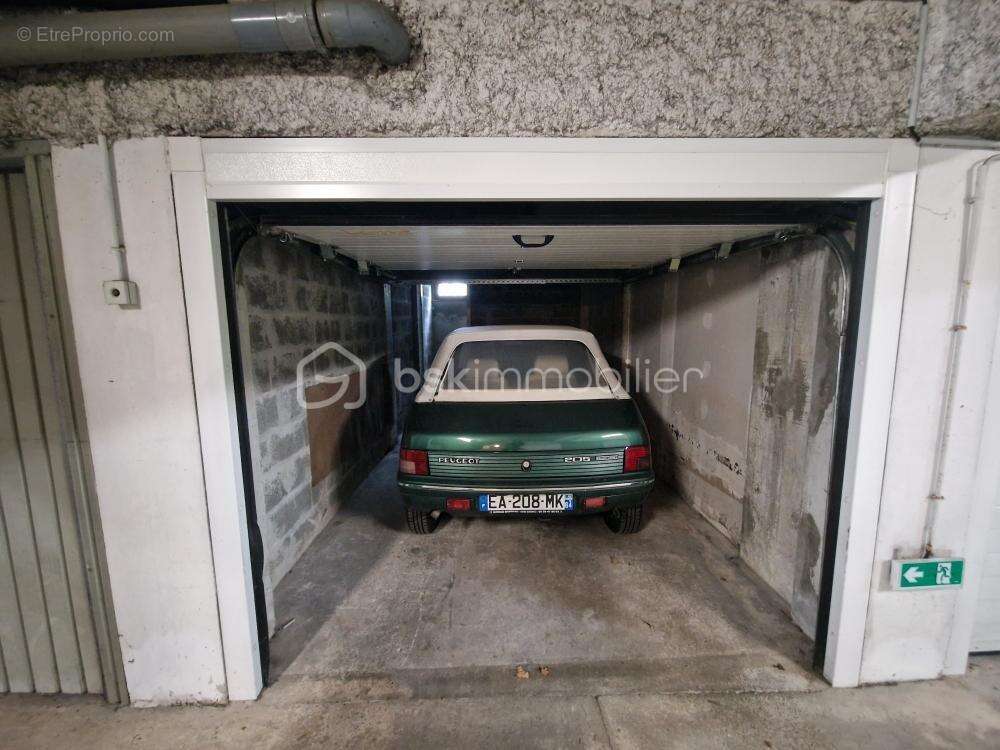 ANGLET limite BIARRITZ quartier AGUILERA - garage fermé sécurisé - photo 2