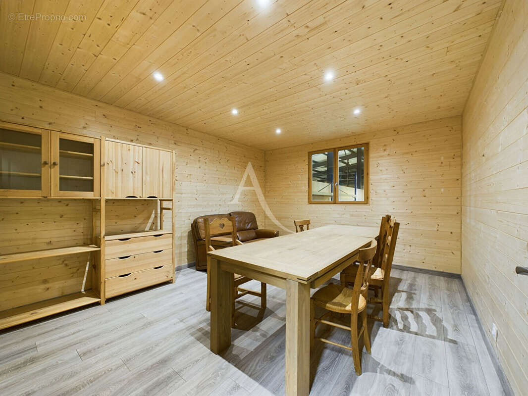 Commerce à LA BALME-DE-THUY