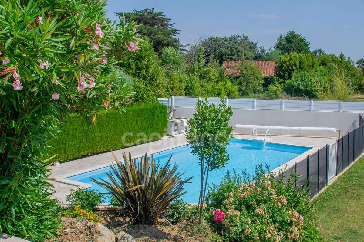 Vaux-sur-mer – maison 160 m² avec piscine, à proximité de pontaillac - photo 17