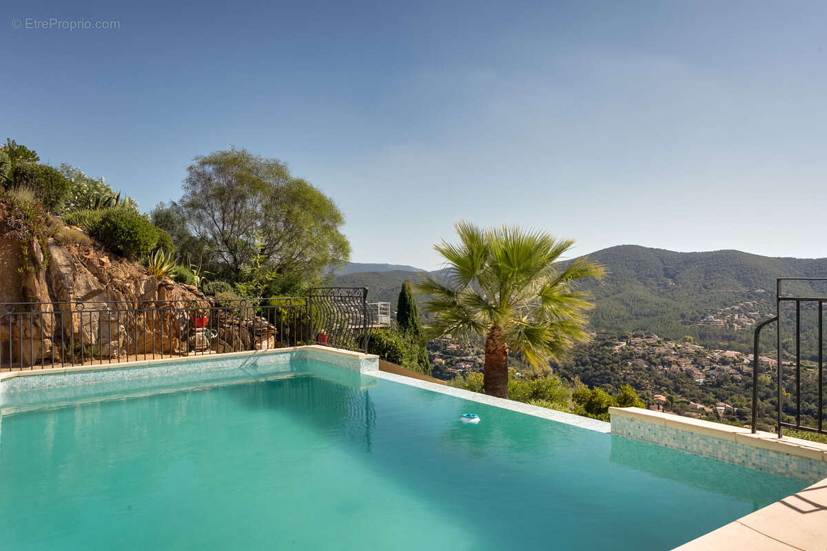 Maison à LA LONDE-LES-MAURES