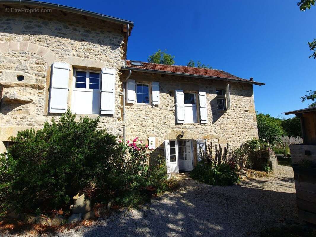 Belle maison en pierres dans un hameau calme - photo 4