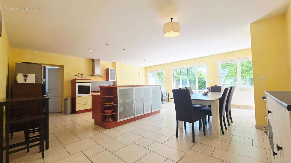 Bourges maison de 166 m² 5 chambres piscine garage - photo 2