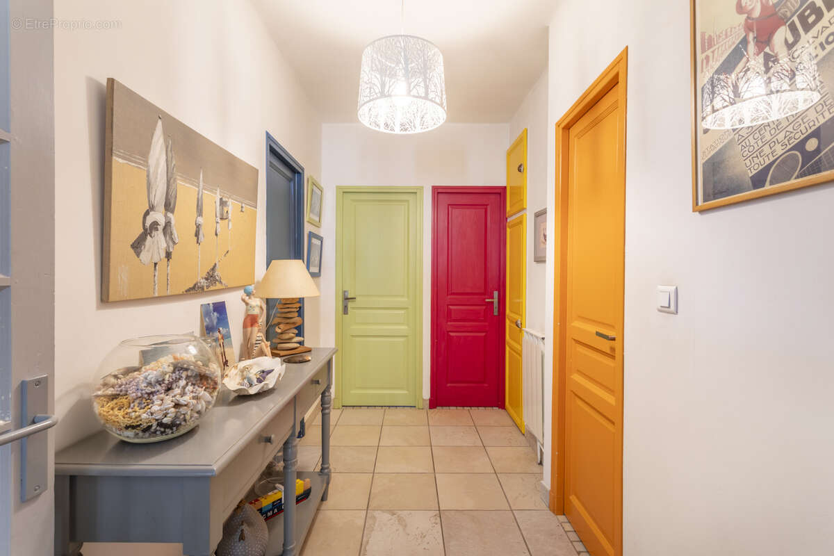 Maison à SIMIANE-COLLONGUE