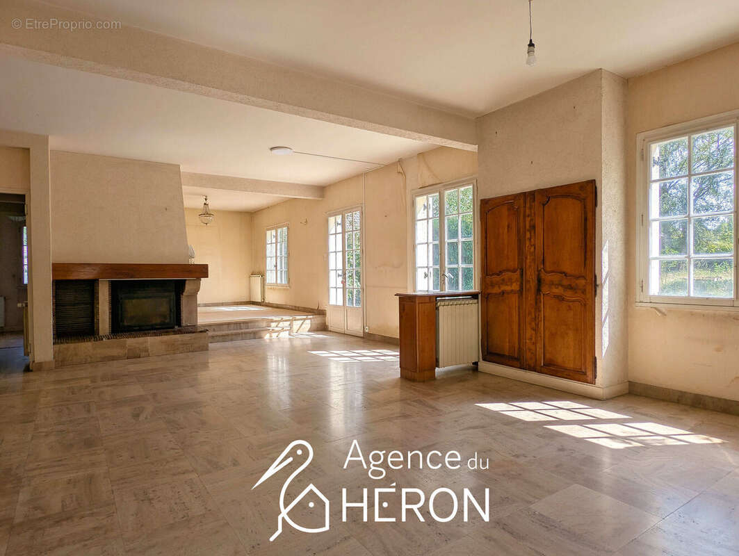 Maison 171 m² à Ormesson  - photo 3