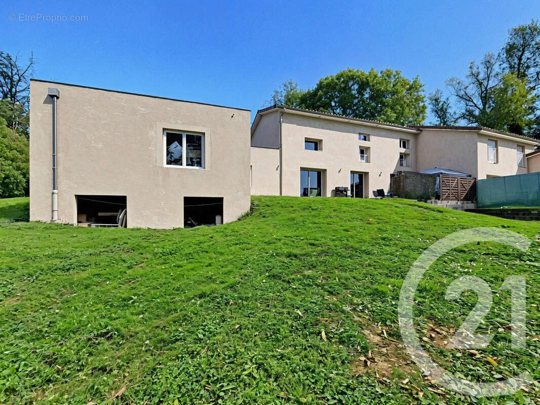 Maison à SAINT-PIERRE-DE-CHANDIEU