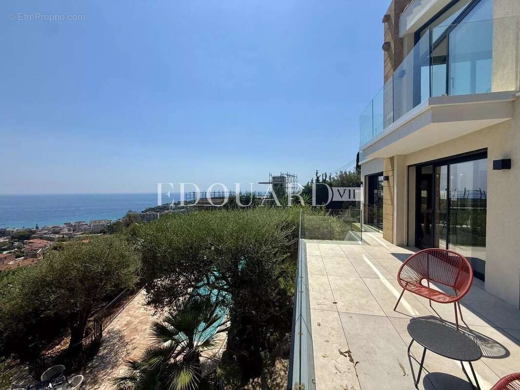 Somptueuse villa complètement rénovée avec piscine chauffée et splendide vue mer panoramique - photo 10