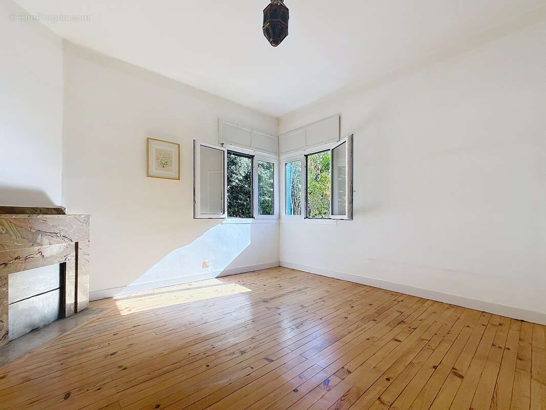 Maison de caractère, T6 de 171 m2 au calme avec jardin, terrasses et garages. - photo 5