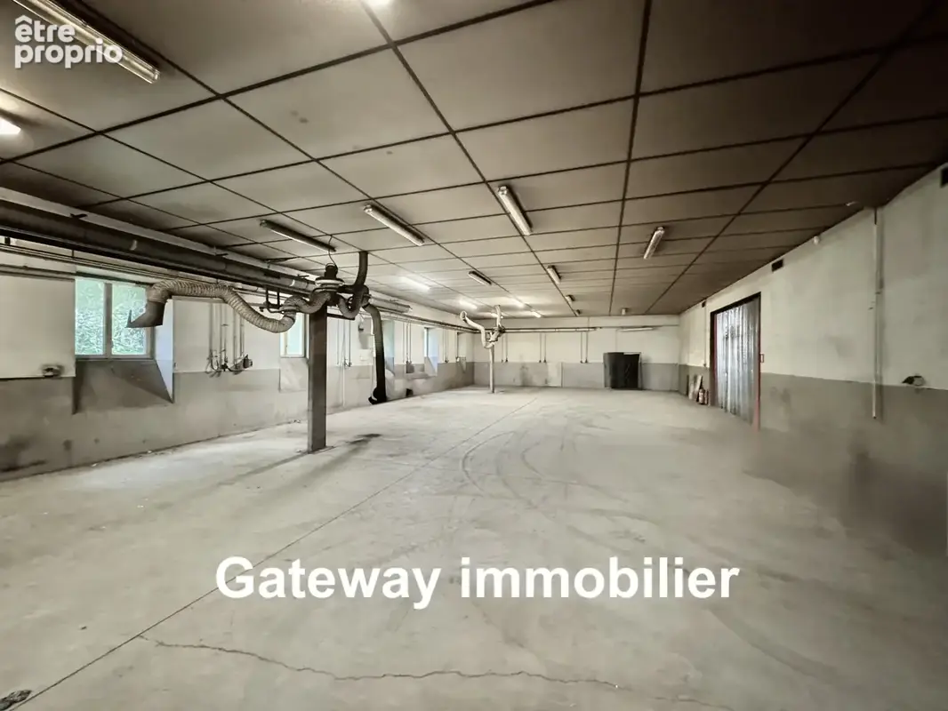 A vendre ensemble immobilier entrepôts/bureau 3346m2 à 03300 cusset - photo 13