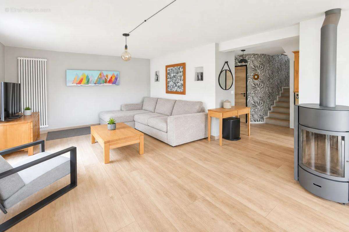 Maison à MONTMAIN