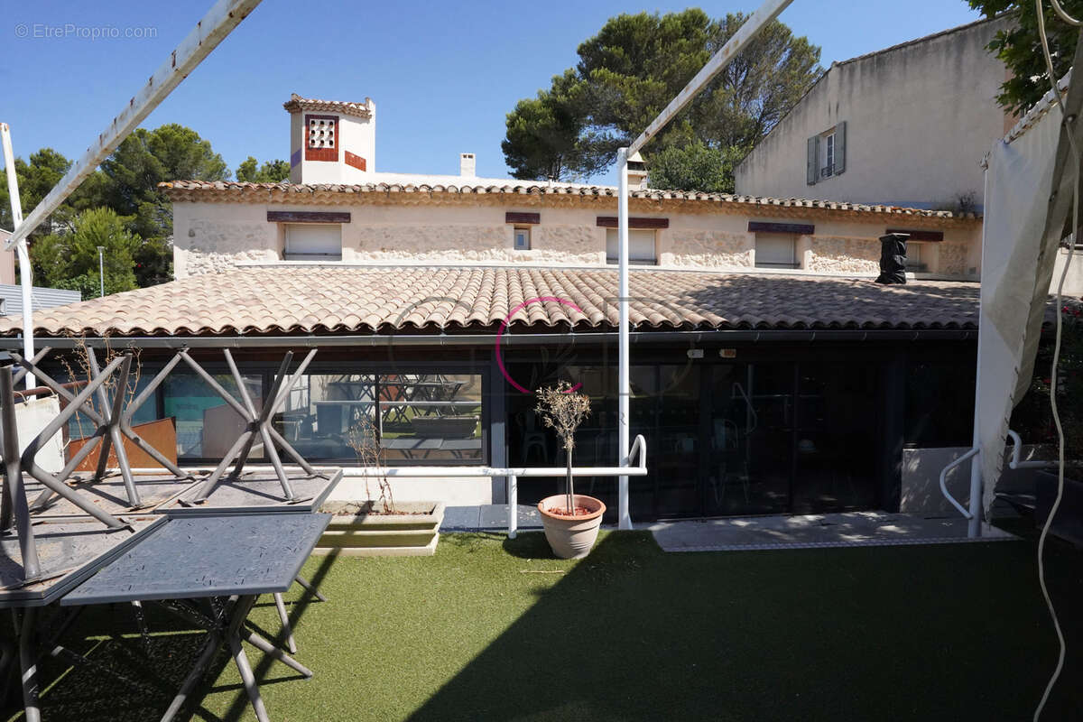 Restaurant clé en main avec terrasse panoramique et fort potentiel   Velaux - photo 11