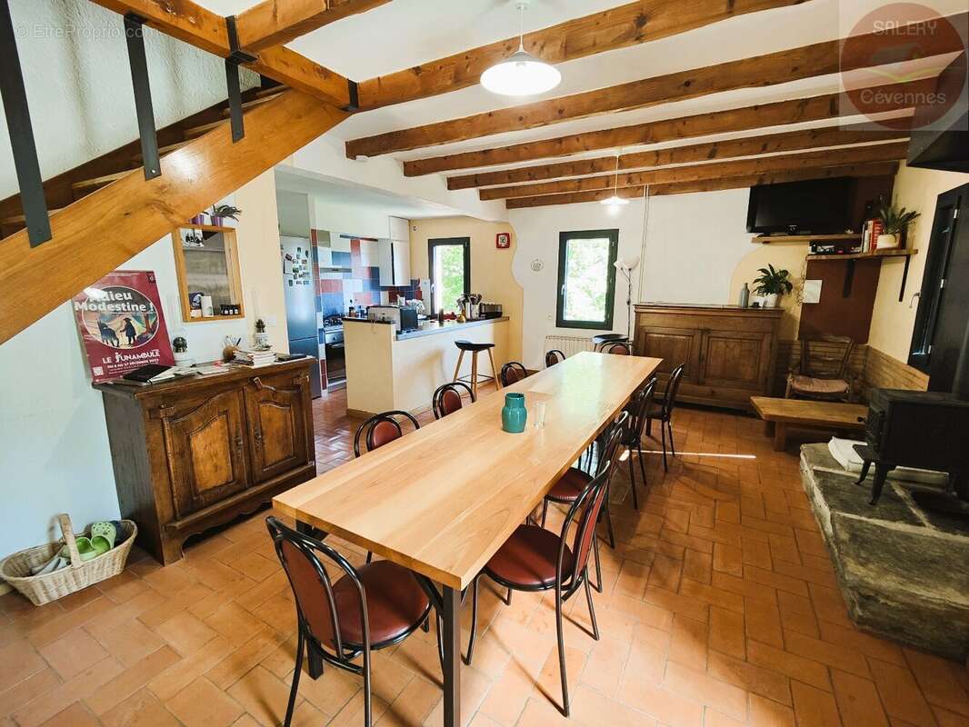 Spacieuse villa avec piscine dans un environnement privilégié - photo 3