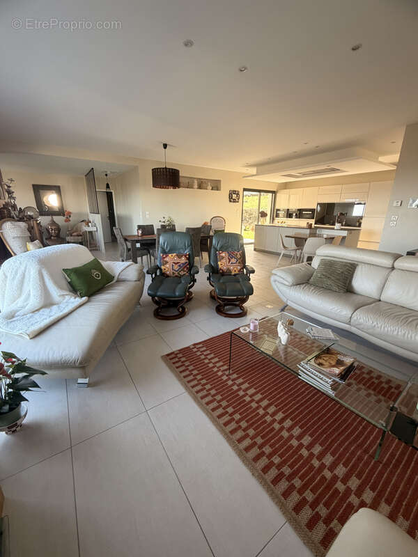 Villa contemporaine d’exception de 208m2   Vue panoramique, calme absolu et prestations haut de gamme - photo 10