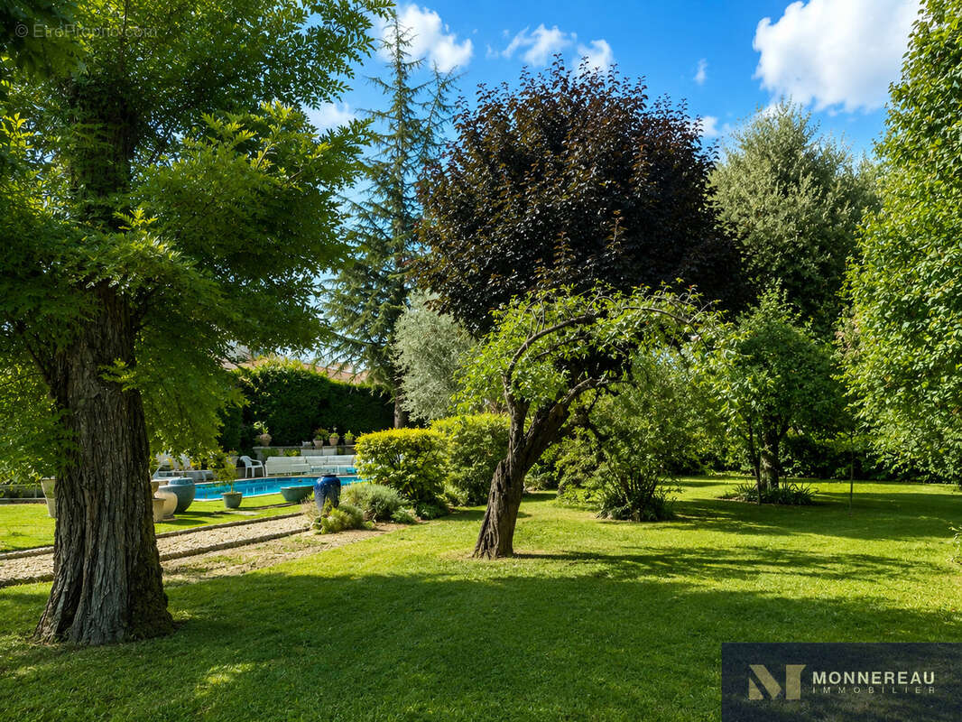 Maison bourgeoise avec parc et piscine en coeur de ville - photo 36