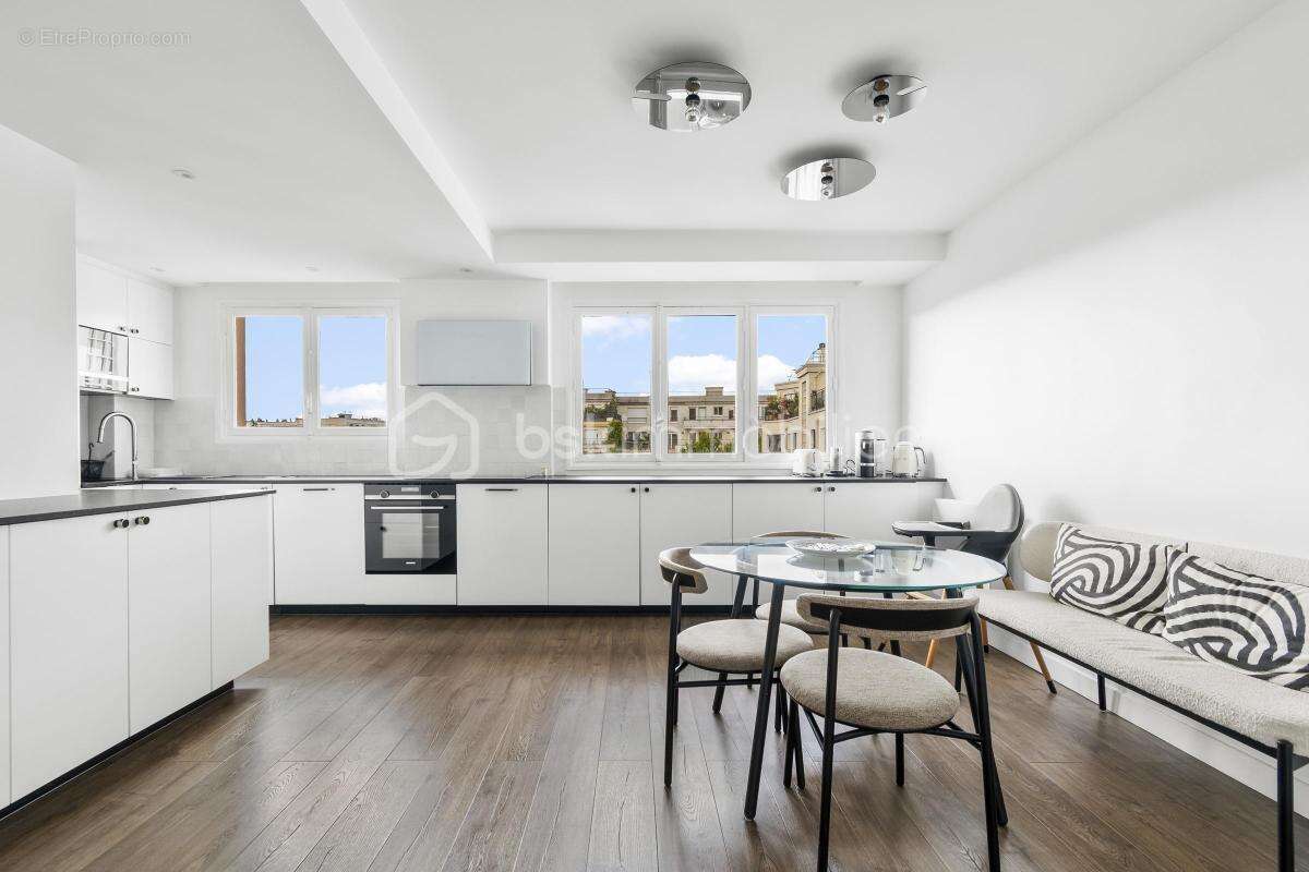 Appartement à COURBEVOIE