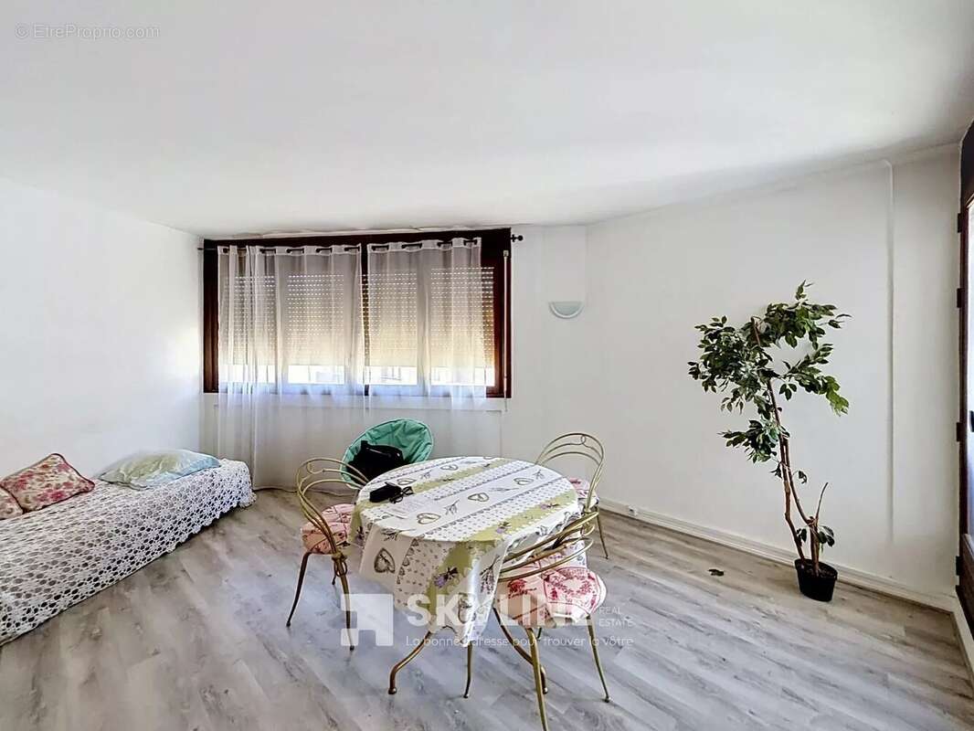 Appartement à MARSEILLE-5E