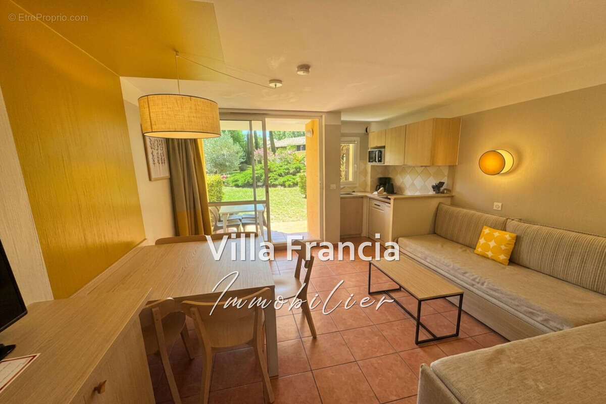 Appartement à MANDELIEU-LA-NAPOULE