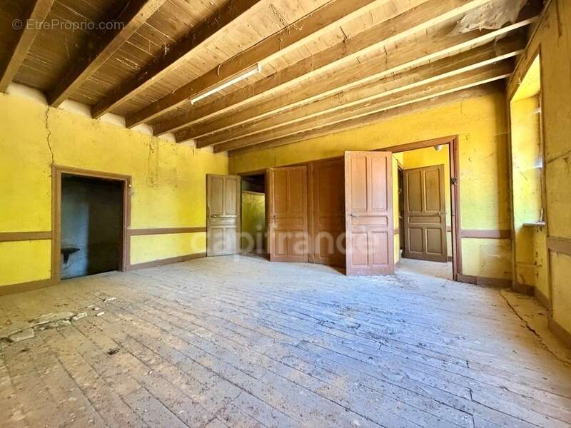 Maison en pierre mitoyenne, 142 m2, 235 m2 de terrain, entièrement à rénover, caves - photo 10