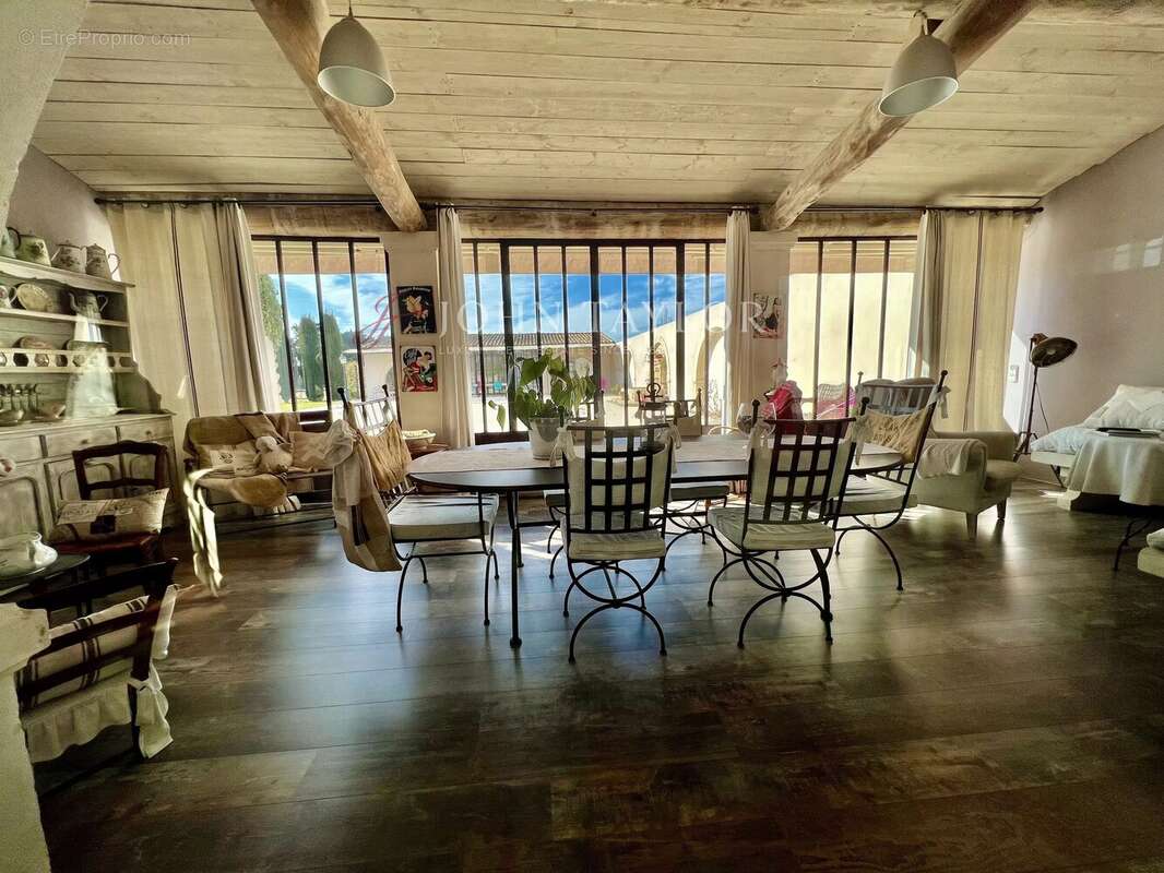 Maison à L'ISLE-SUR-LA-SORGUE