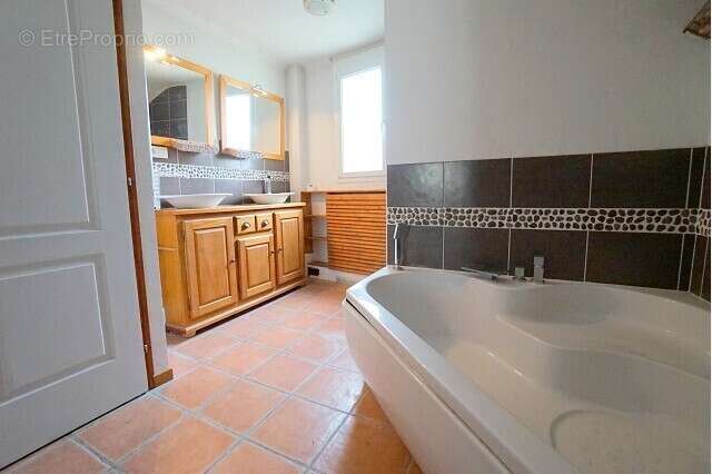 Appartement à MEZIERES-SUR-SEINE