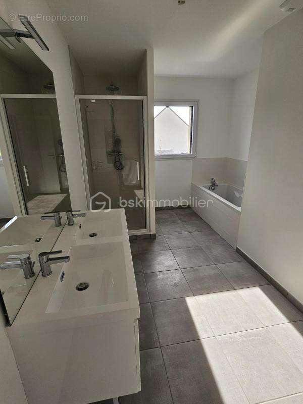 Maison à LONGUES-SUR-MER