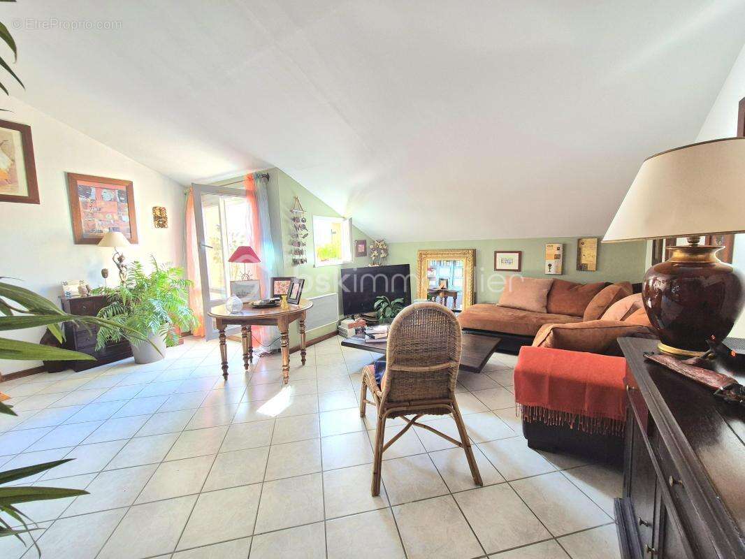 Appartement à COURCOURONNES