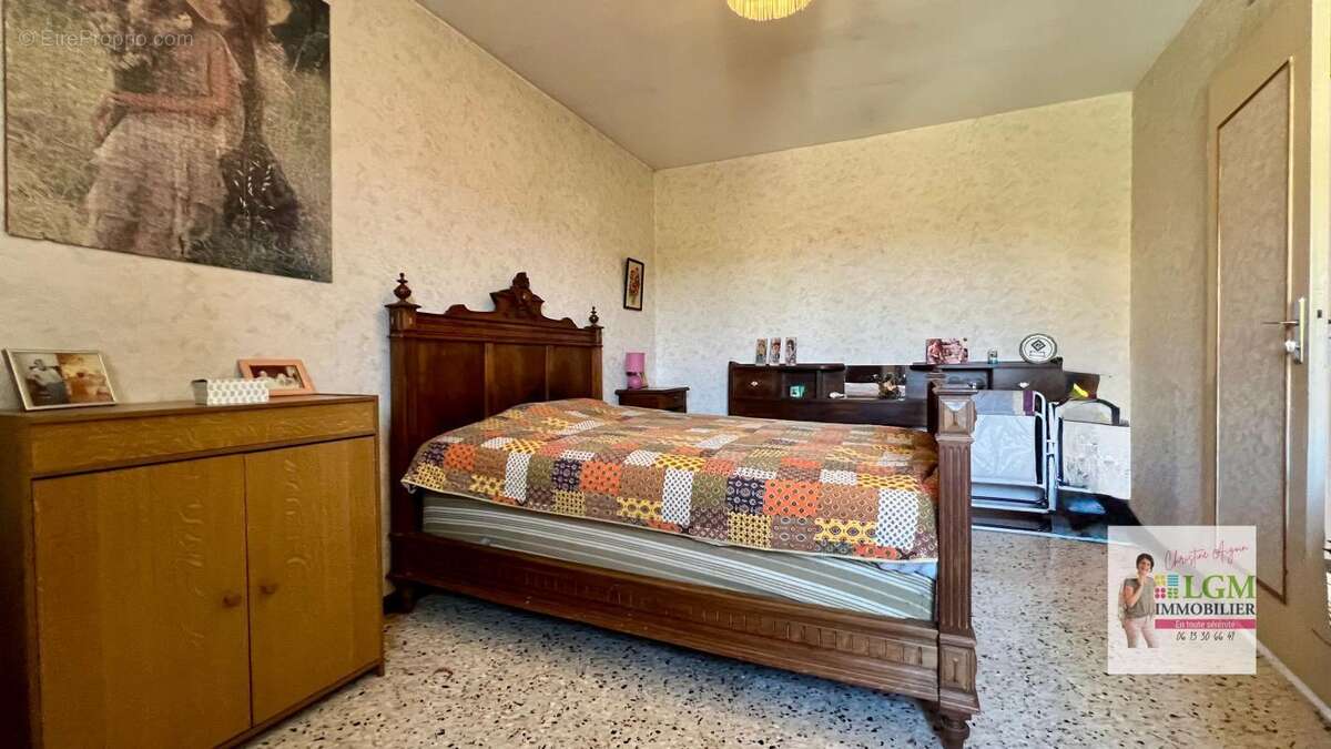 Maison à SAINT-JULIEN-LES-ROSIERS