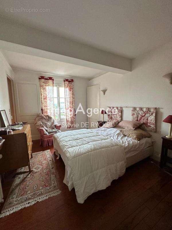 Maison à PONT-SUR-YONNE