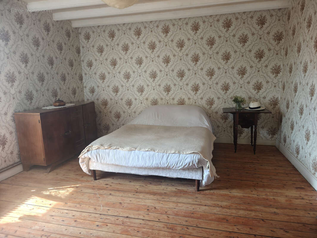 Maison de 205 m2 - 7 pièces avec 4 chambres - Dépendances - photo 12