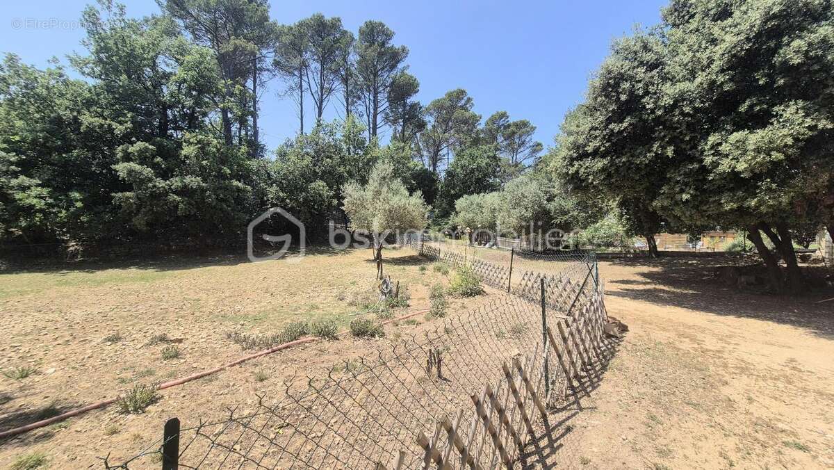 Maison à BESSE-SUR-ISSOLE