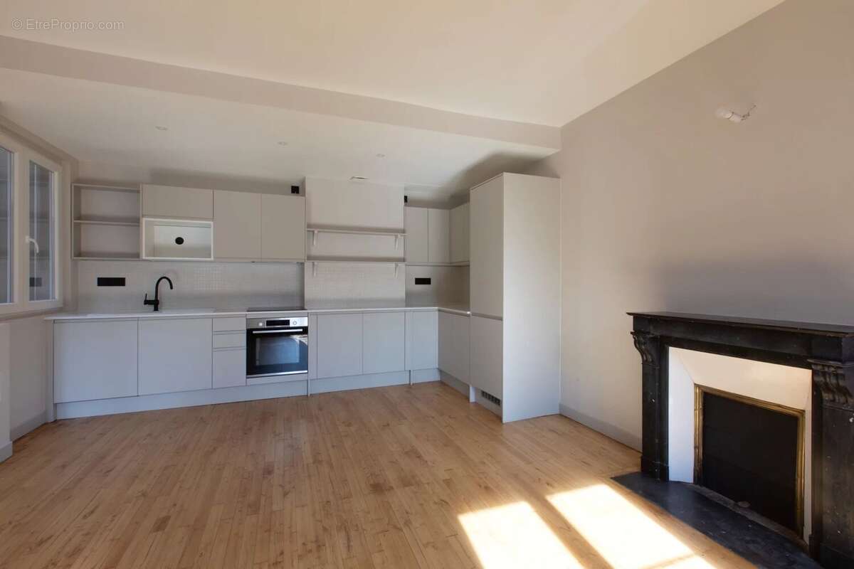 Appartement à PARIS-7E