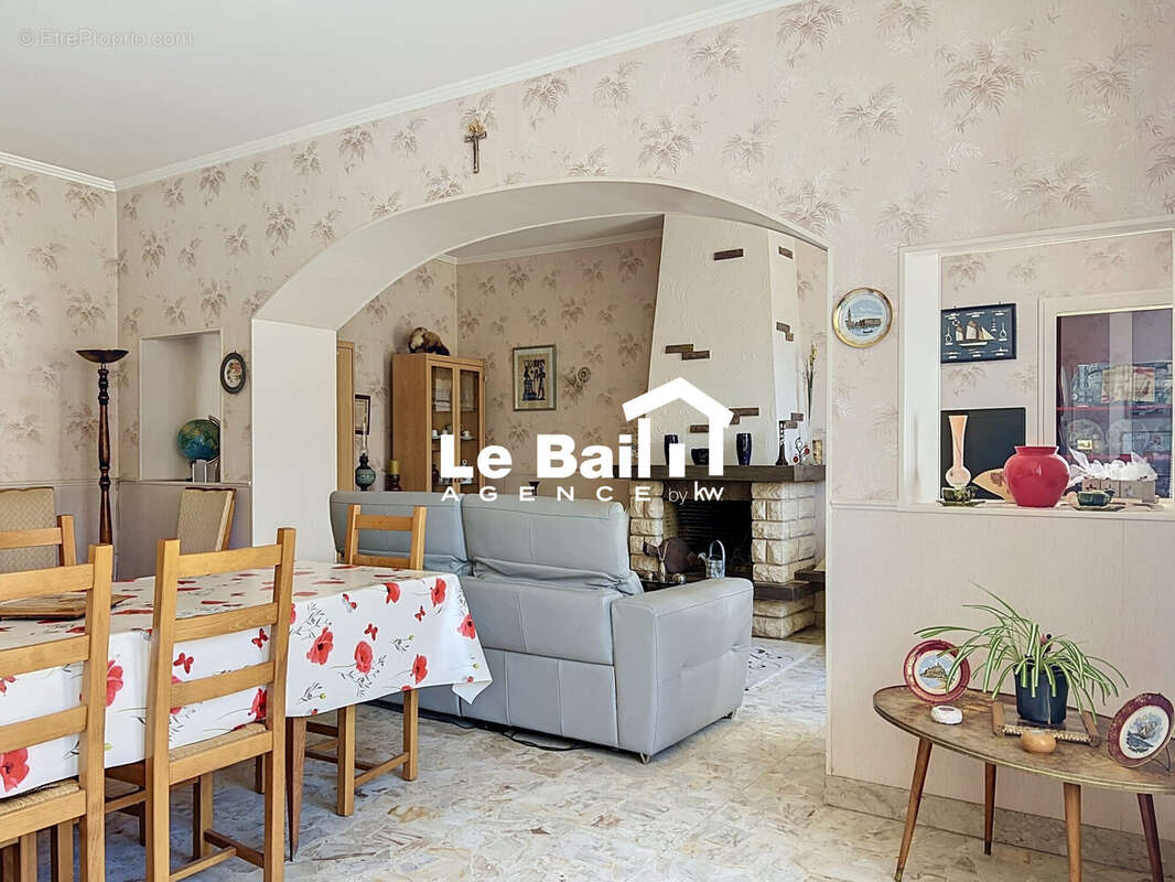 Maison 850 m² à Livilliers  - photo 8