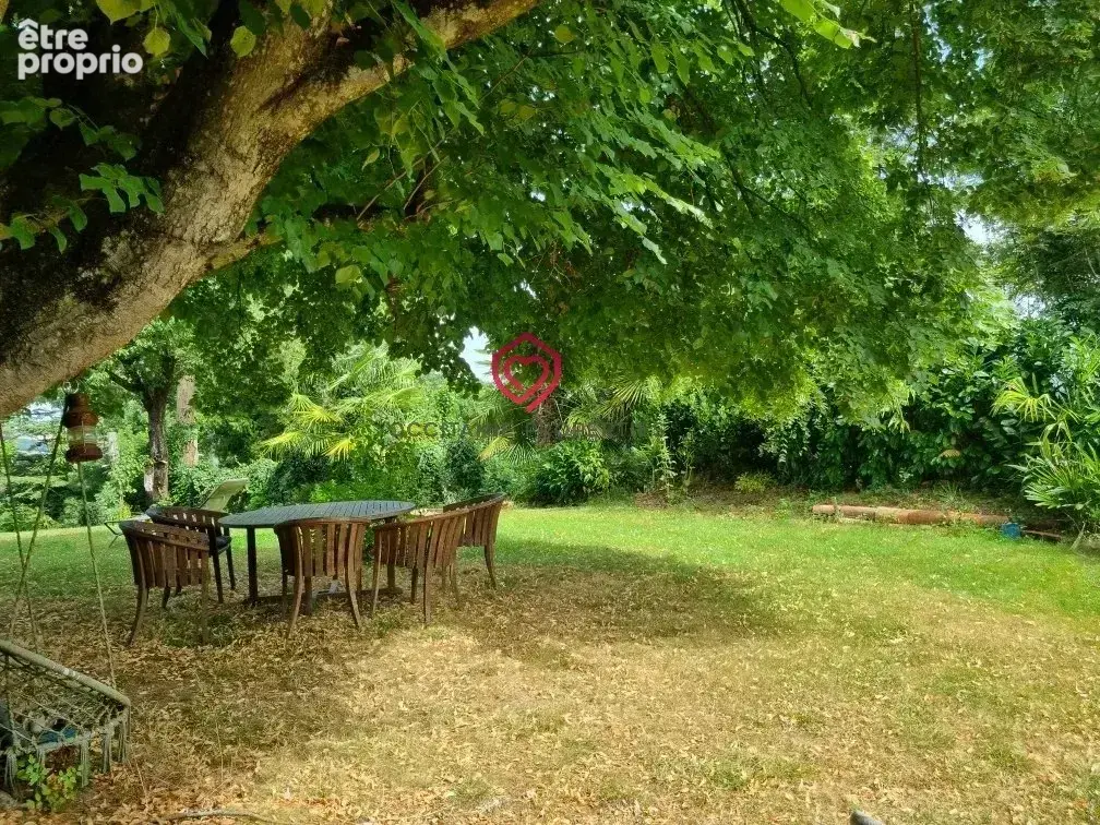 Maison urbaine spacieuse rénovée écologiquement avec dépendance et jardin - photo 14