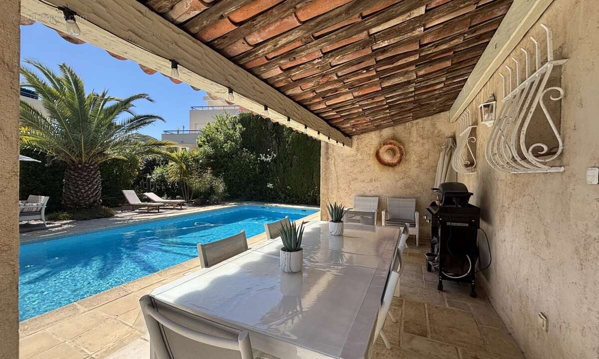 Maison à MANDELIEU-LA-NAPOULE