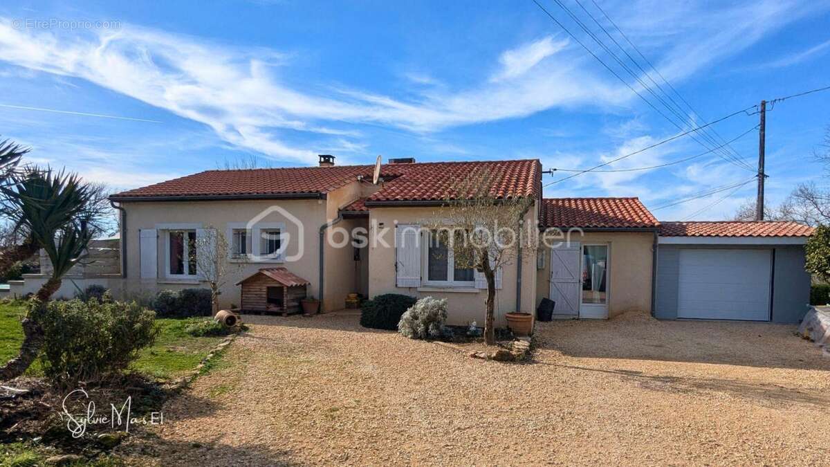 Maison à CUZORN