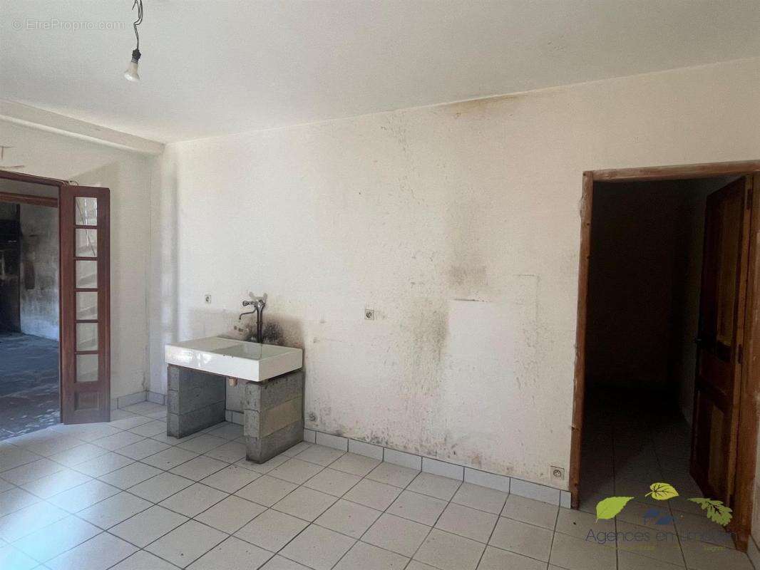 Maison à SAINT-HILAIRE-LES-COURBES