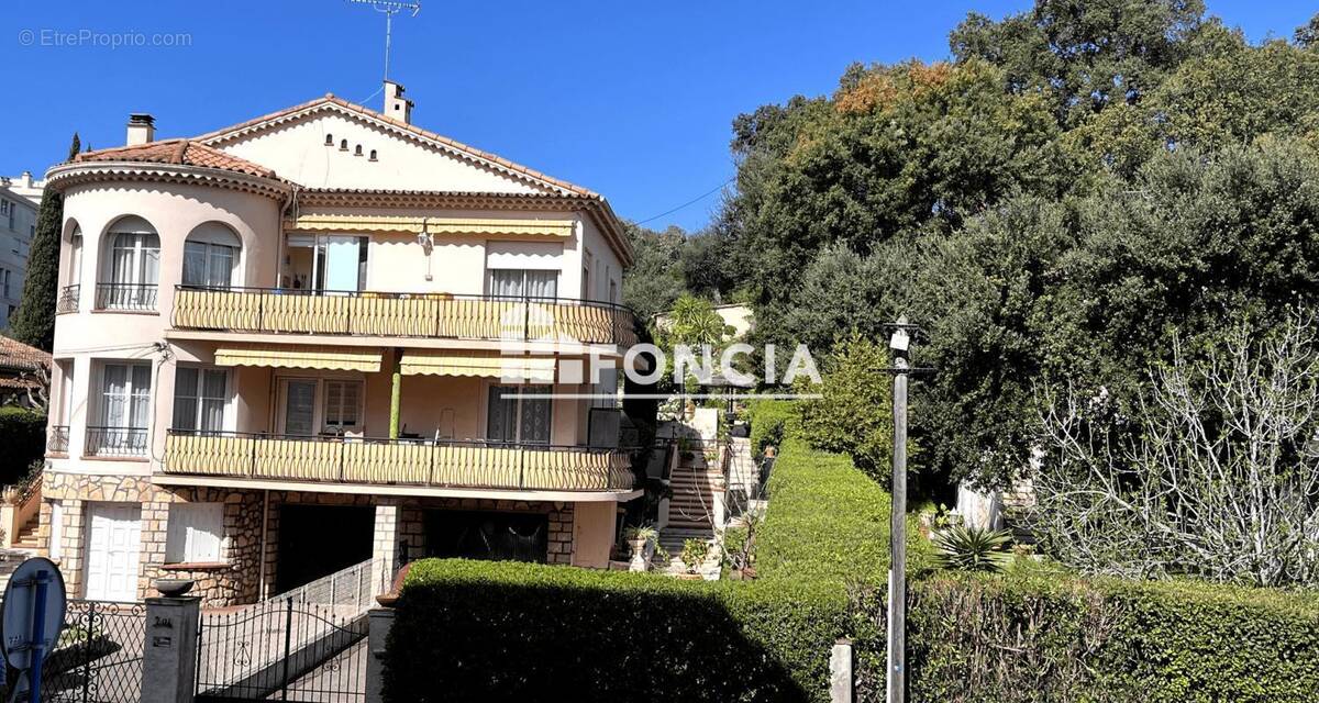 Appartement à MANDELIEU-LA-NAPOULE