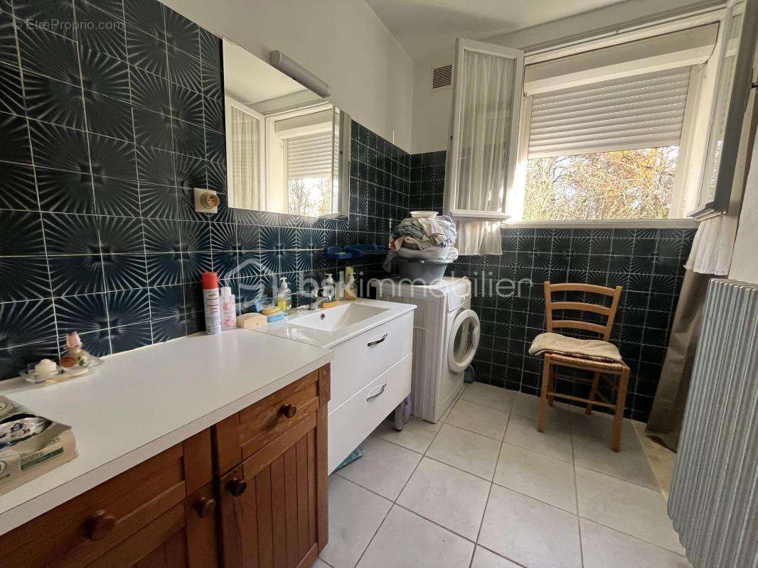 Maison à SAINT-PIERRE-DE-CHIGNAC