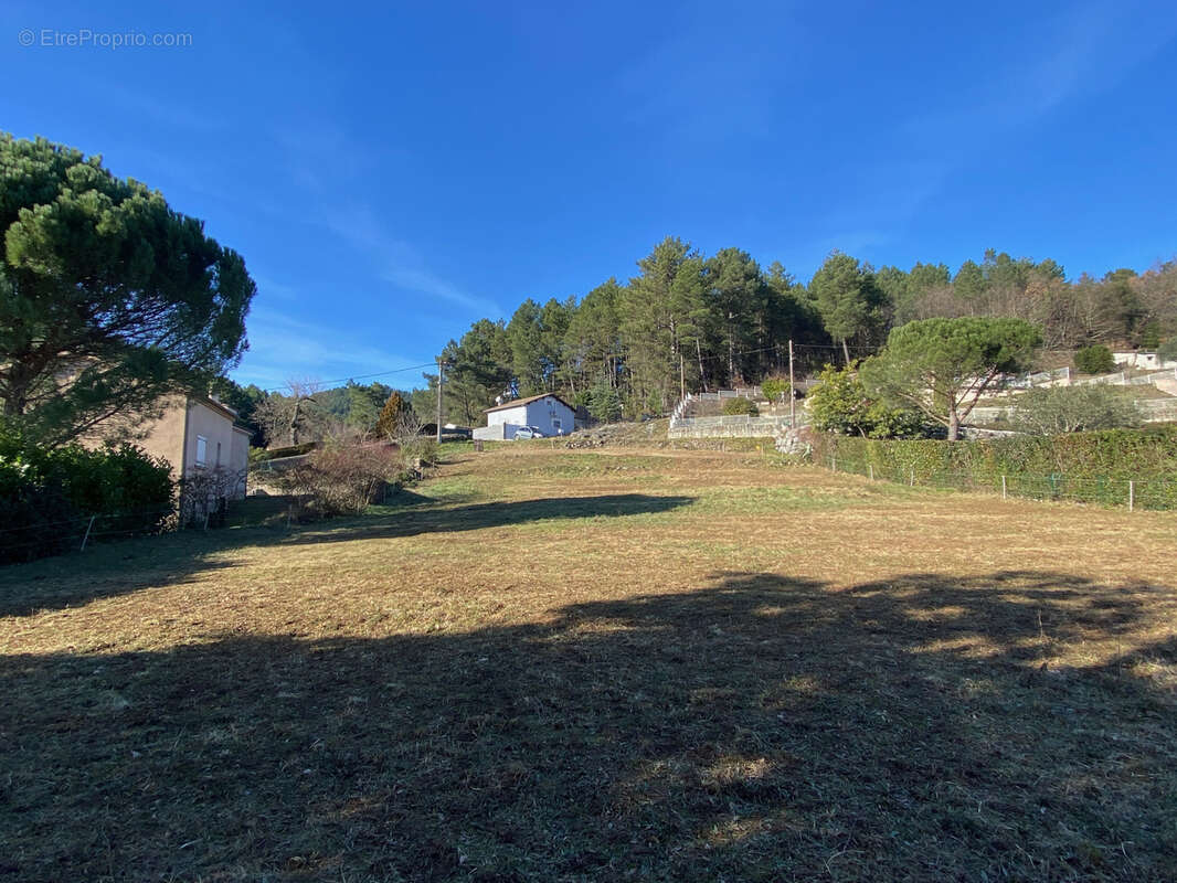 Terrain à AUBENAS