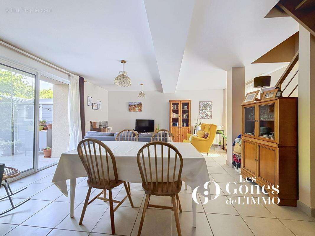 CRAPONNE   Appartement T4 Duplex de 97 m2 Carrez + 21 m2 uti - photo 6