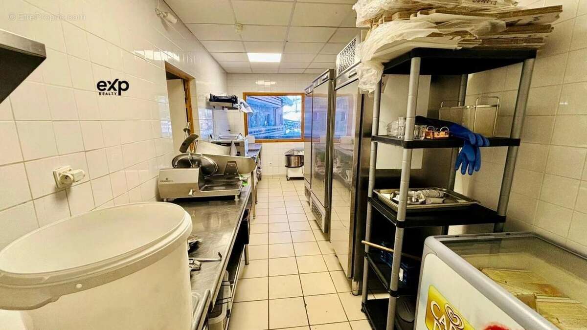 Commerce à LES ALLUES