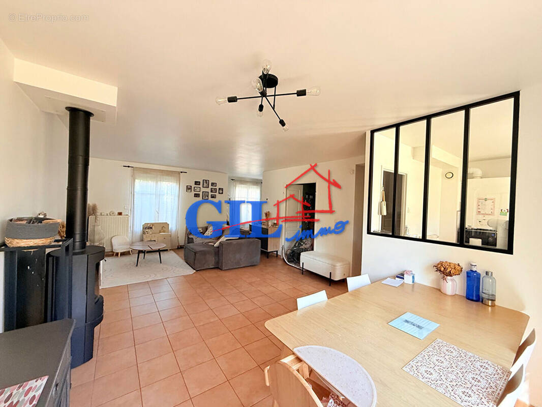 Maison à SAVIGNY-LE-TEMPLE