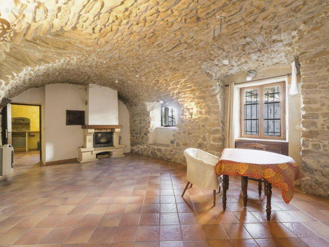 Maison à MONTMIRAT