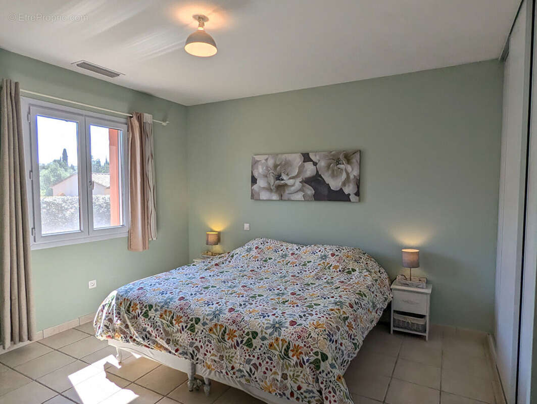 SALERNES, villa de plain-pied, 180 m², garage, piscine, au calme. - photo 14