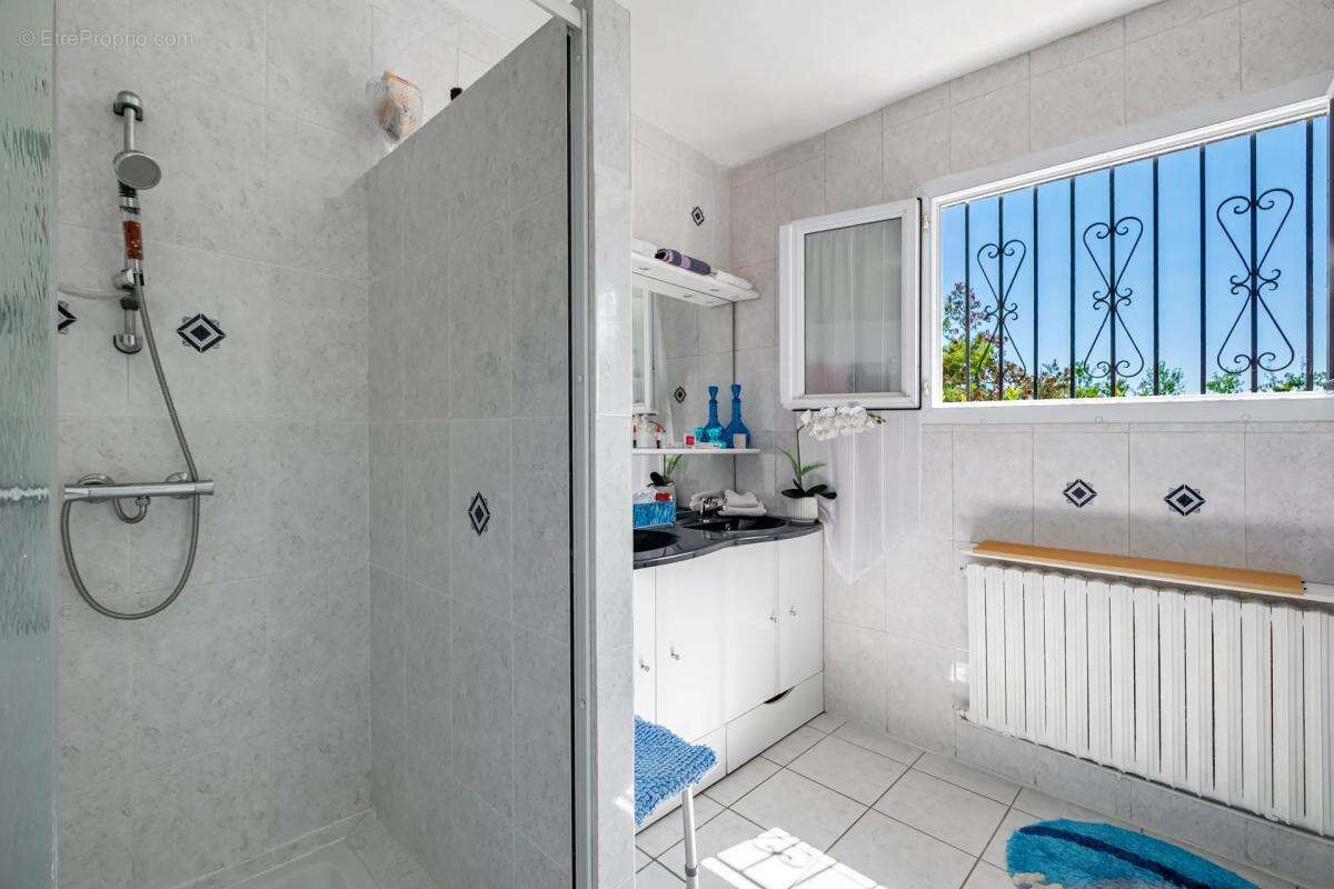 Maison de 4 pièces de 124 m² à Berre-les-Alpes - photo 8