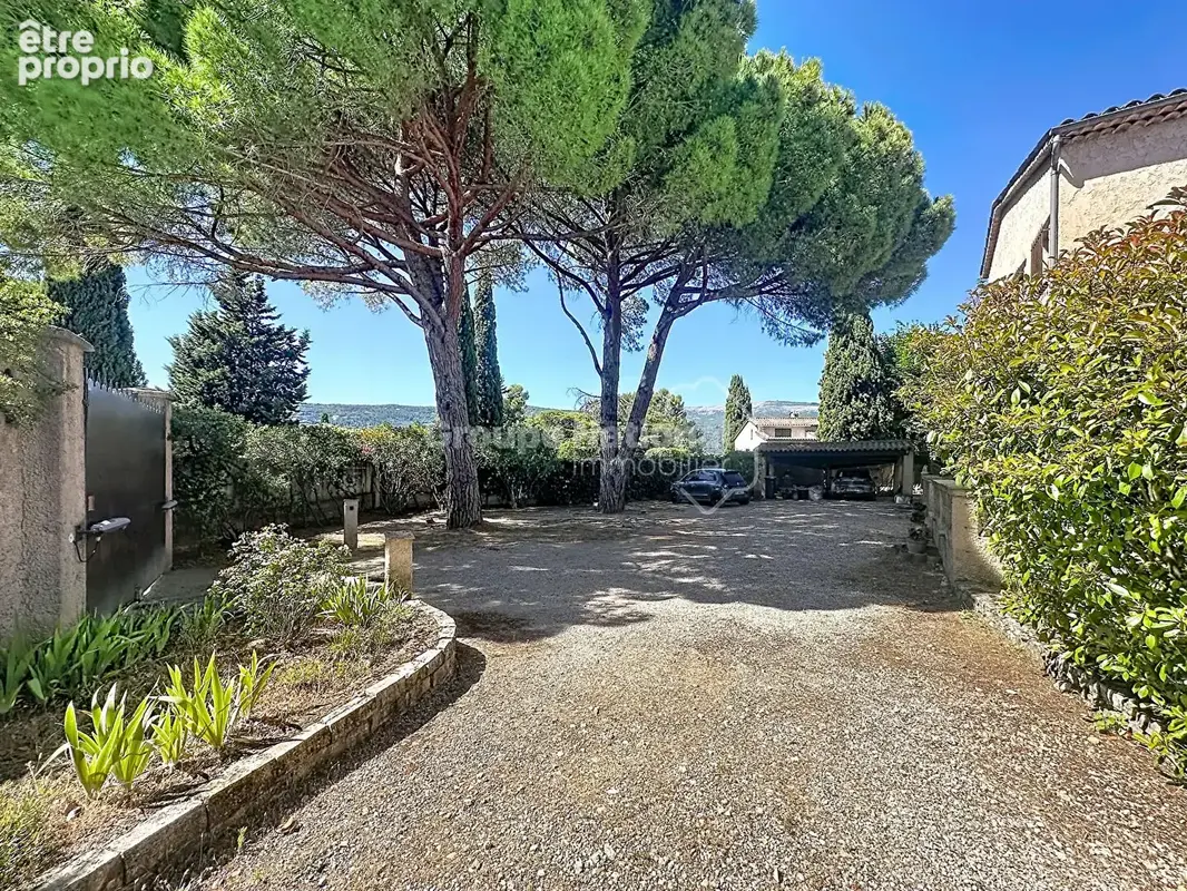 PEYMEINADE ? Villa atypique 295 m² ? Terrain plat, piscine et nombreuses possibilités - photo 4