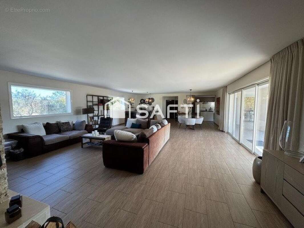 Maison 205 m² à Ollieres  - photo 6