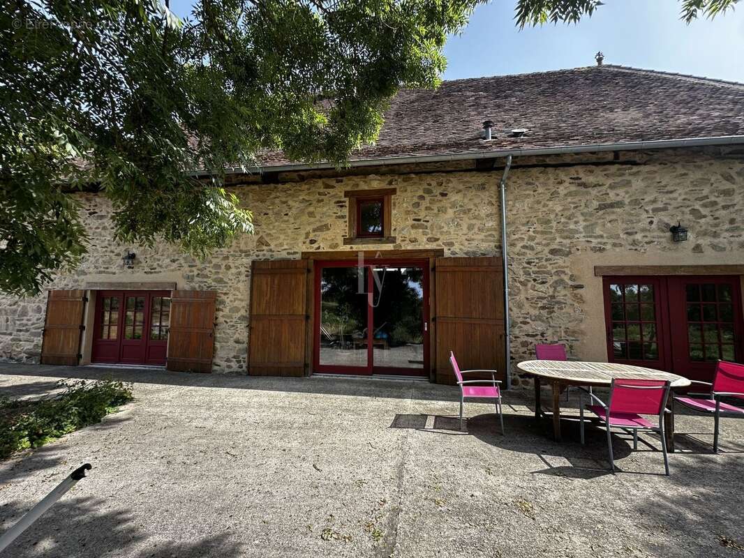 Maison à VICQ-SUR-BREUILH